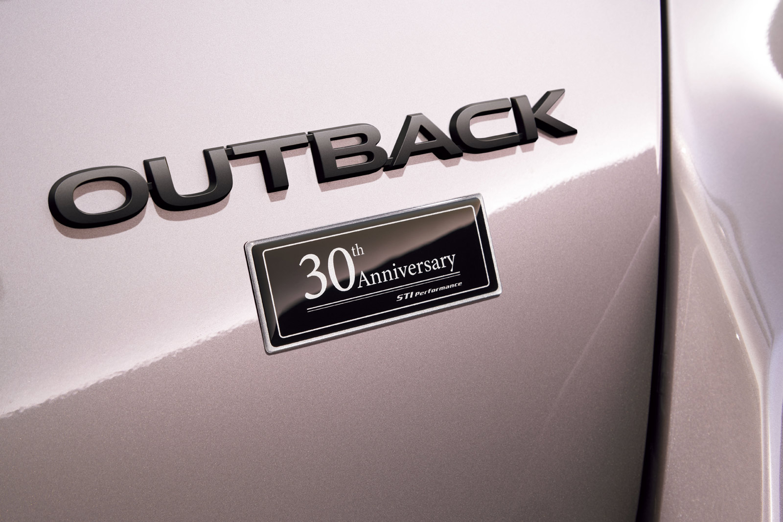 SUBARU OUTBAKC 30th Anniversary リヤエンブレム