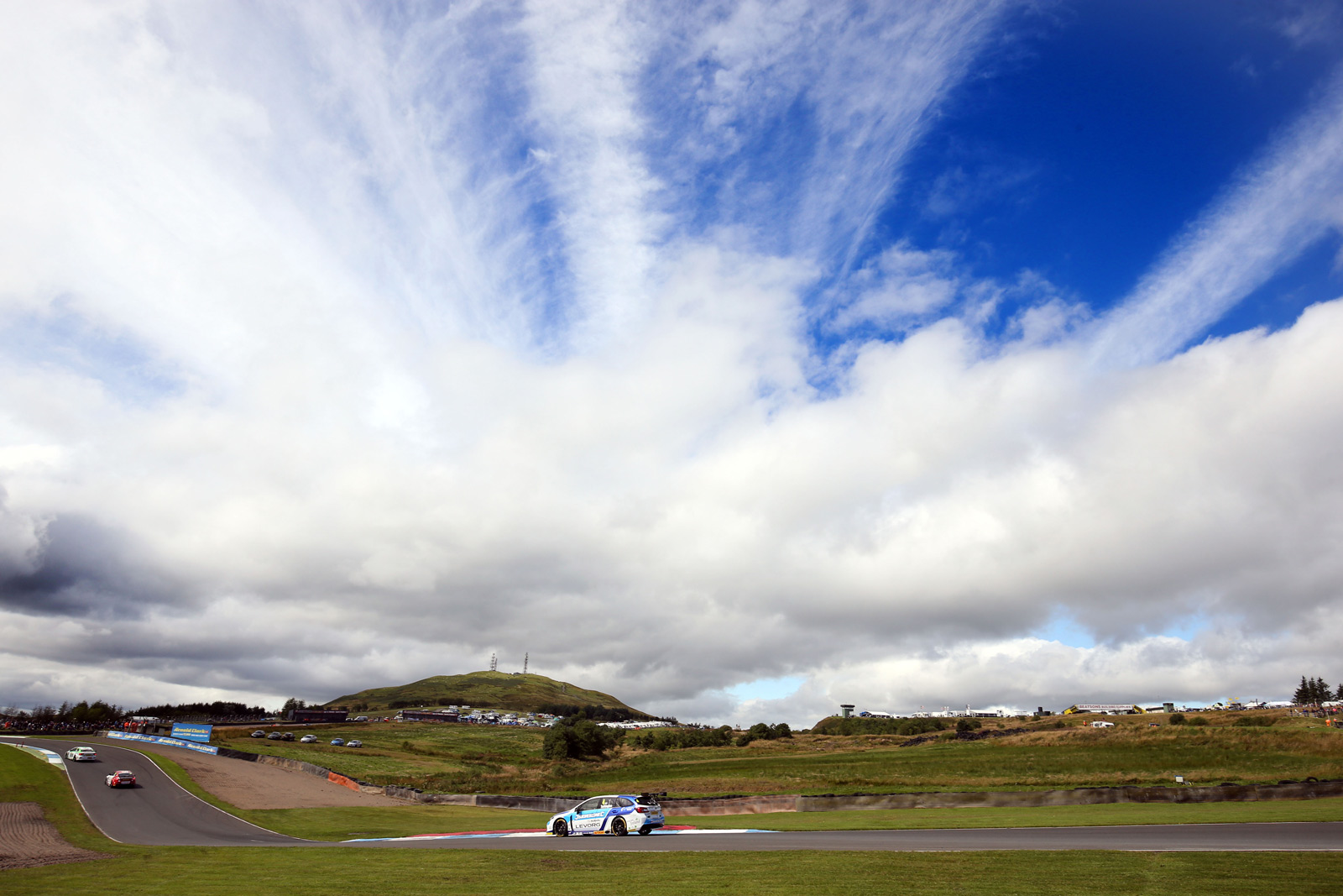 BTCC Rd7「ノックヒル」：Race1でスバルレヴォーグのプレイトが再び優勝。3レースで表彰台獲得!!