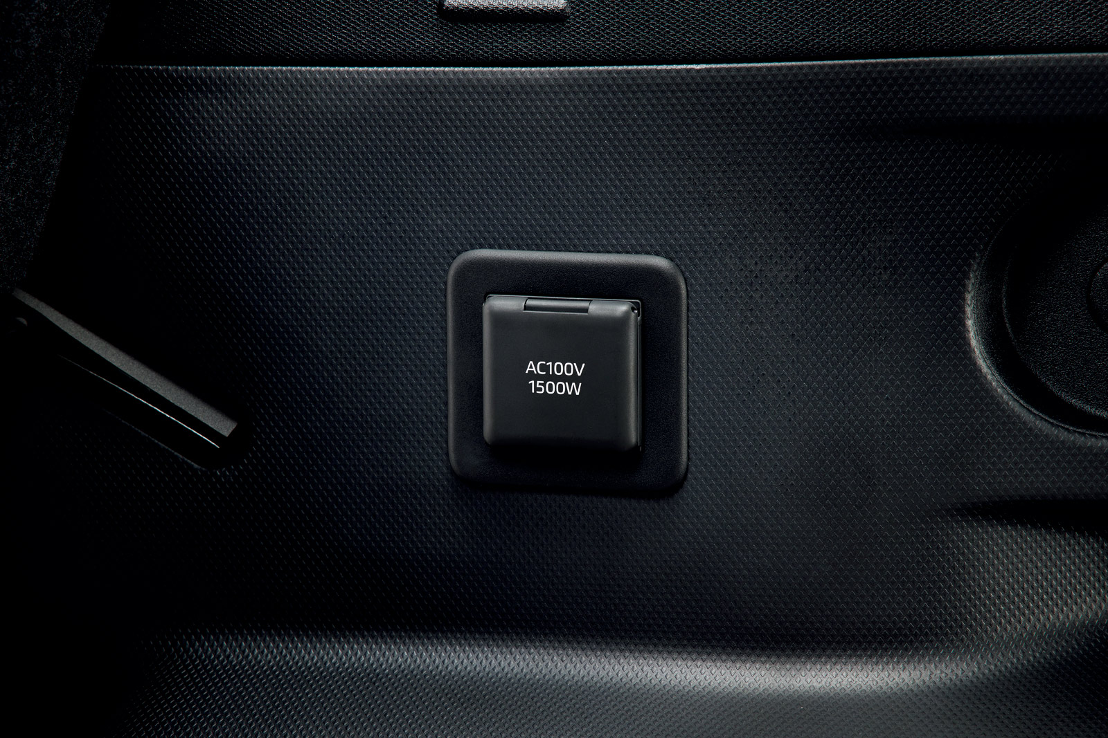 新型フォレスター Premium EX アクセサリーコンセント